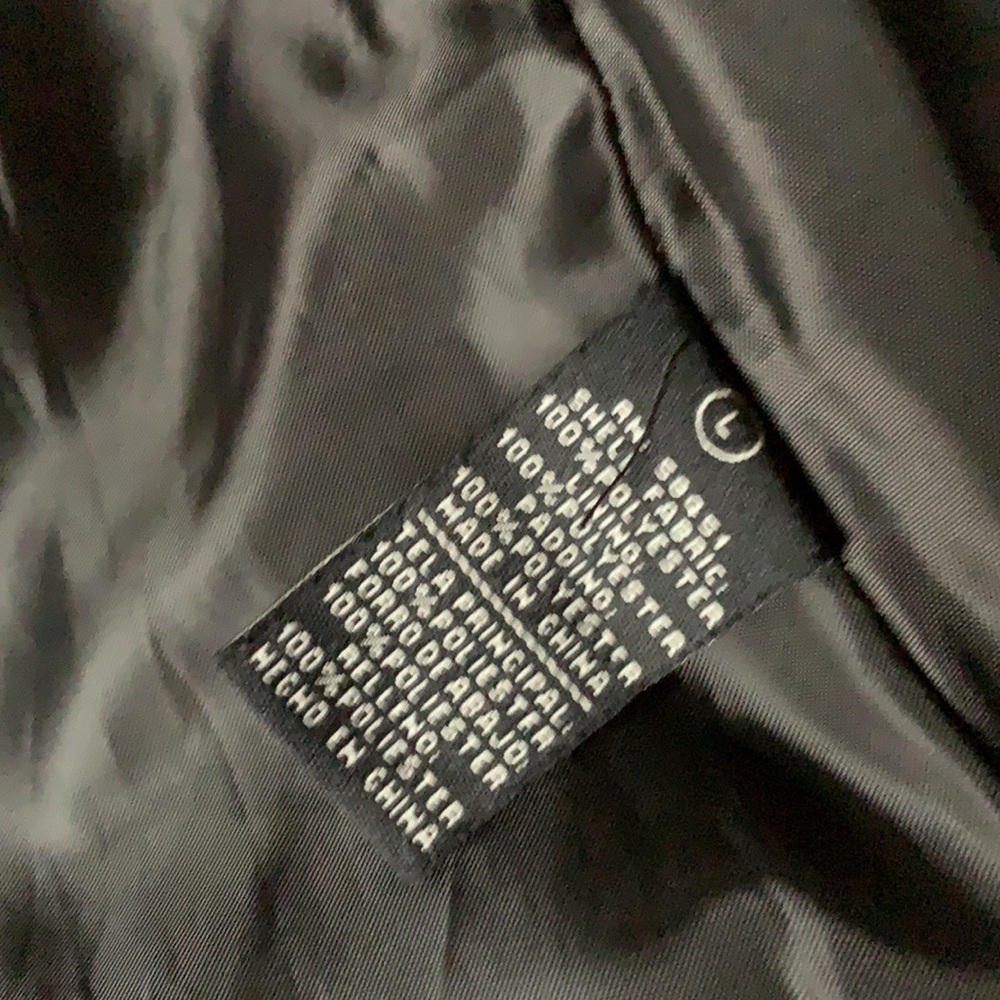 Size large puffy vest - Picture 3 of 4